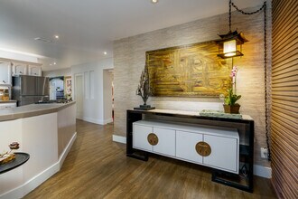 2066 Glencoe Way in Los Angeles, CA - Building Photo - Building Photo