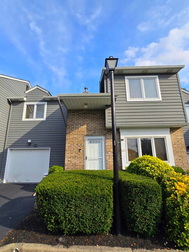 property at 821 Creek Ct