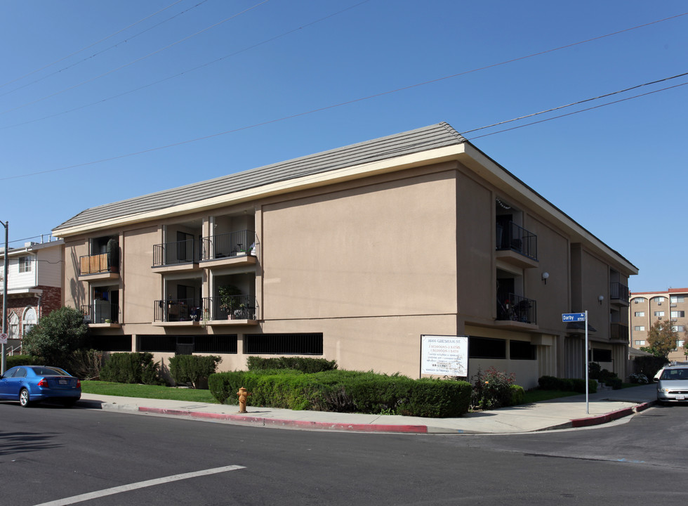 Gresham Apartments in Northridge, CA - Building Photo