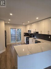 110 BEACH Rd in Hamilton, ON - Building Photo - Building Photo