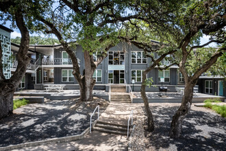 River Oaks in Austin, TX - Building Photo - Building Photo