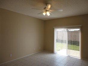 451 Sand Ridge Dr in Valrico, FL - Building Photo - Building Photo