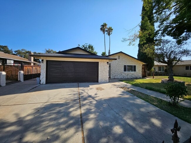 property at 760 Castle Oaks Dr