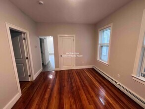 823 Saratoga St, Unit 2 in Boston, MA - Building Photo - Building Photo