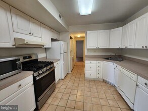 2062 Royal Fern Ct in Reston, VA - Building Photo - Building Photo