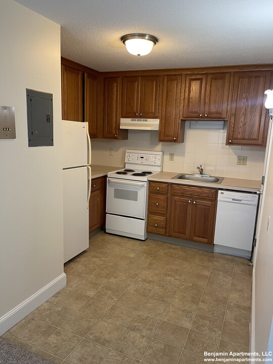 14 Brattle Ln, Unit 35 in Arlington, MA - Building Photo