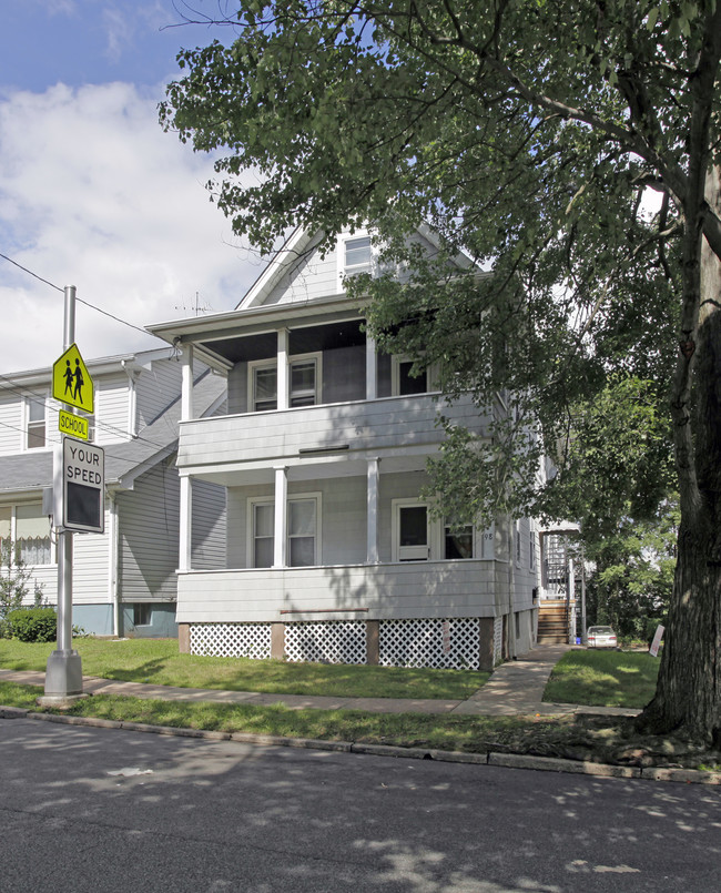 98 Cedar St in Garfield, NJ - Foto de edificio - Building Photo