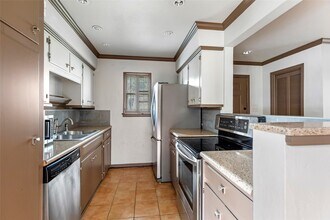 2744 Briarhurst Dr in Houston, TX - Building Photo - Building Photo