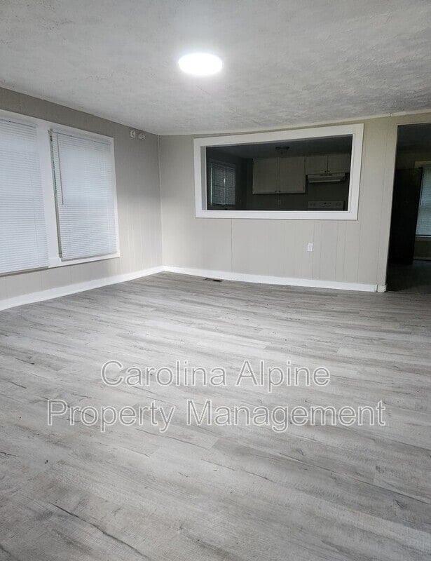 513 Buckle Bee Rd in Dallas, NC - Building Photo - Building Photo