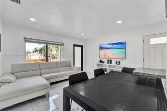 2730 NE 16th Ave in Pompano Beach, FL - Building Photo - Building Photo