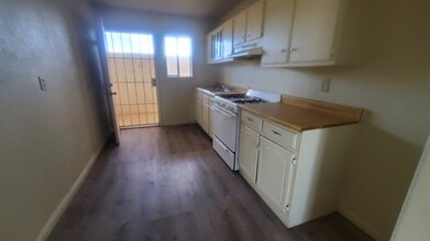 445 E Hamilton Ave, Unit 2 in El Centro, CA - Foto de edificio - Building Photo