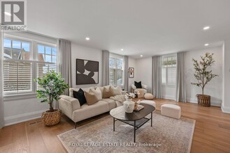 6641 Main St in Whitchurch-Stouffville, ON - Building Photo - Building Photo
