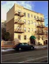 34-35 100th St in Flushing, NY - Building Photo - Building Photo