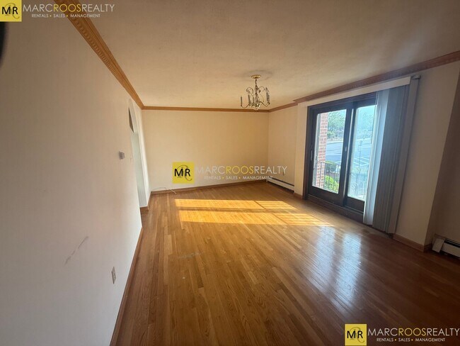 1030 Bennington St in Boston, MA - Building Photo - Building Photo