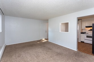 Twin Fountain Apartments in Denver, CO - Building Photo - Interior Photo