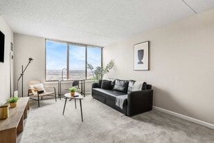 401 12th St S, Unit SI FL21-ID1474780P in Arlington, VA - Building Photo