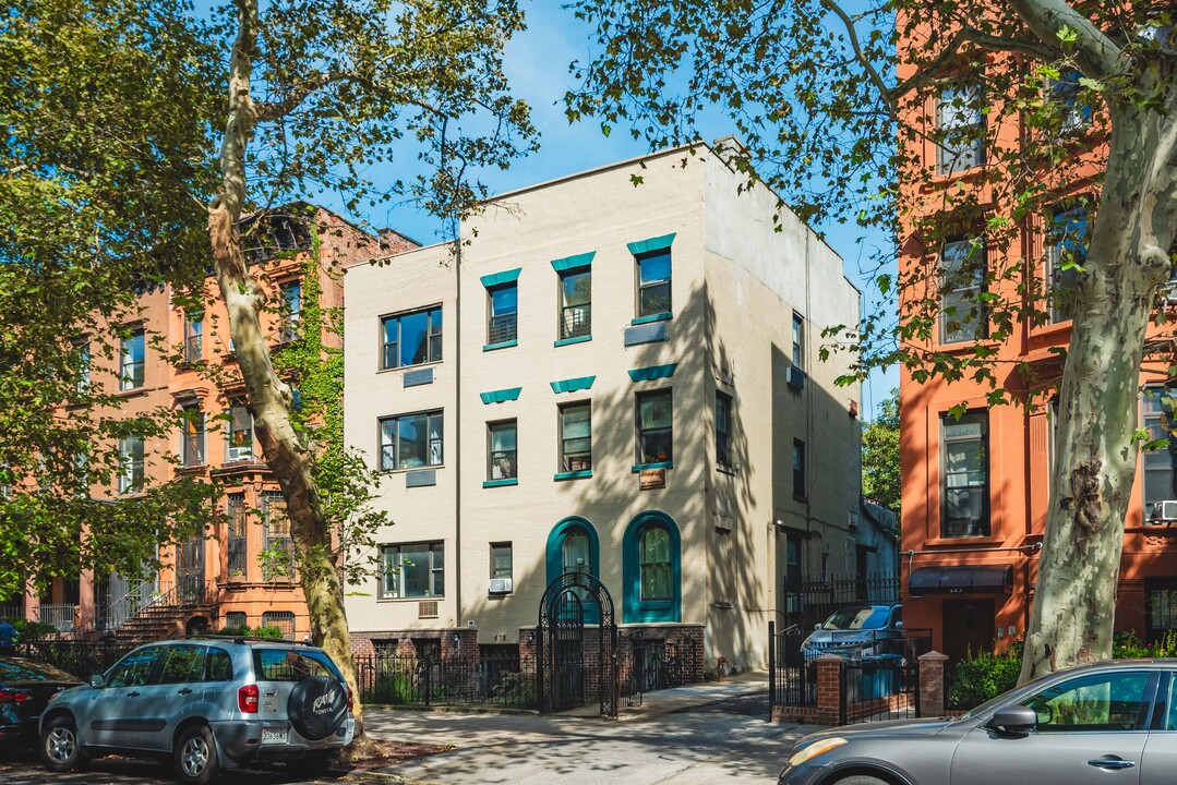 479 Clinton Ave in Brooklyn, NY - Foto de edificio