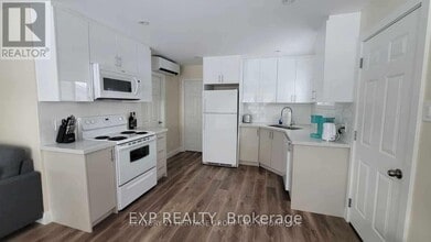 9 Balson Blvd in Whitchurch-Stouffville, ON - Building Photo - Building Photo