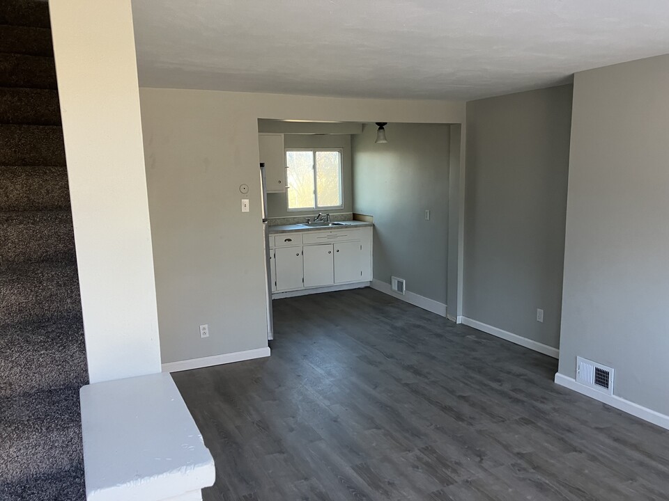 1680 Morris Ave in Irwin, PA - Building Photo
