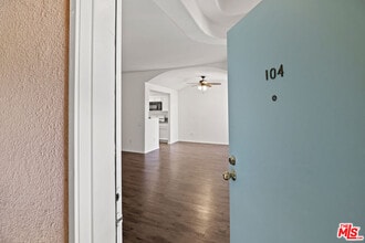 1402 Wellesley Ave in Los Angeles, CA - Building Photo - Building Photo