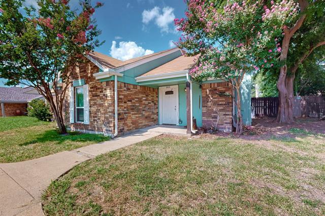 800 Lee St in Mesquite, TX - Building Photo