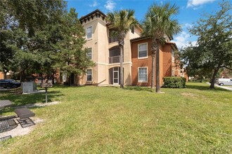 5512 Metrowest Blvd, Unit 203 in Orlando, FL - Building Photo - Building Photo