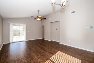4268 Hanging Moss Dr in Orange Park, FL - Building Photo - Building Photo