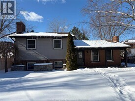 6755 Matchett Rd in Windsor, ON - Building Photo