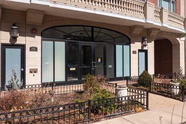 Lakeview Park Place in Chicago, IL - Building Photo - Building Photo
