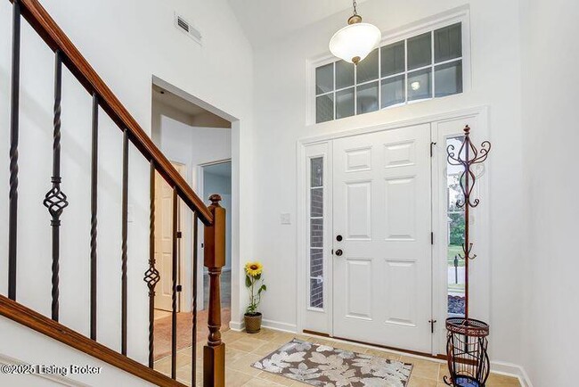 16982 Green Crest Ln in Louisville, KY - Building Photo - Building Photo