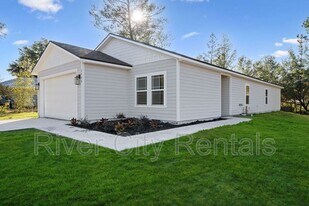 7596 Silver Sands Rd in Keystone Heights, FL - Building Photo