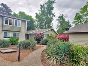 Cornell Place in Hillsboro, OR - Foto de edificio - Building Photo