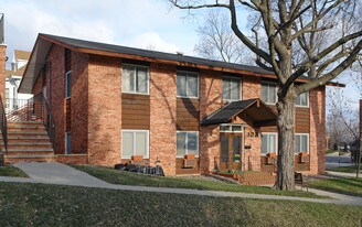 128 1st Ave NW in Faribault, MN - Building Photo