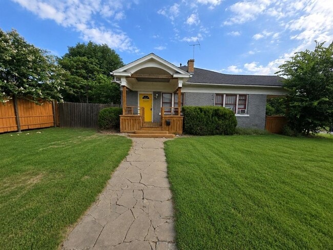 property at 2203 N Barnes Ave
