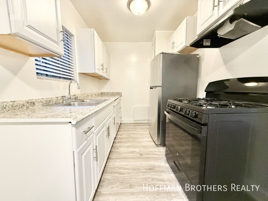 1220 S Manhattan Pl in Los Angeles, CA - Building Photo