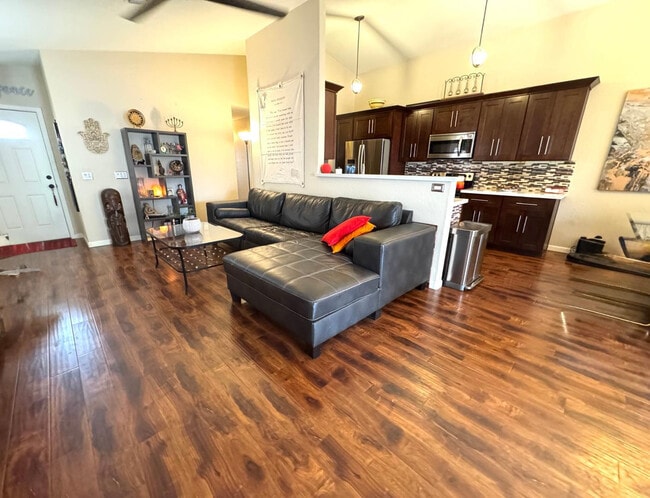 1518 W Lobster Trap Dr in Gilbert, AZ - Building Photo - Building Photo