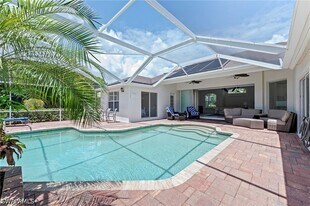 2050 Terrazzo Ln in Naples, FL - Building Photo