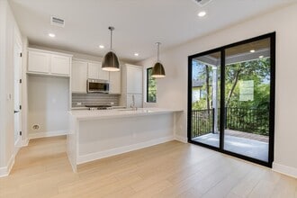 114 Lightsey Rd in Austin, TX - Building Photo - Building Photo