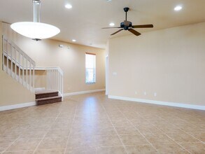 323 Versailles Ln in Vero Beach, FL - Building Photo - Building Photo