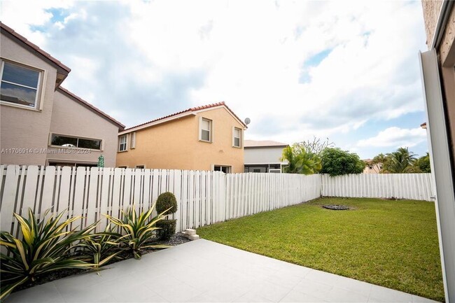 17346 SW 21st St in Miramar, FL - Building Photo - Building Photo