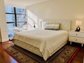 5757 Collins Ave, Unit 602 in Miami Beach, FL - Foto de edificio - Building Photo