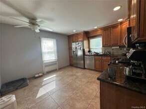 15 Barlow Ave in Glen Cove, NY - Building Photo - Building Photo
