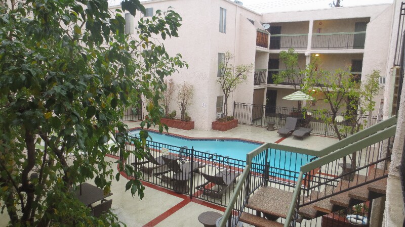 409 Burchett St in Glendale, CA - Building Photo