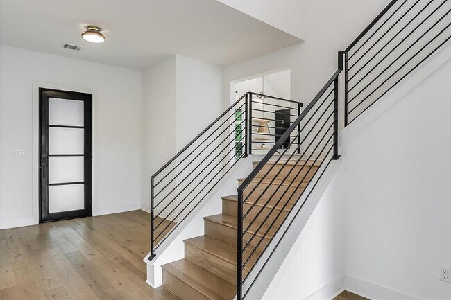 1105 Lipan Trail in Austin, TX - Building Photo - Building Photo