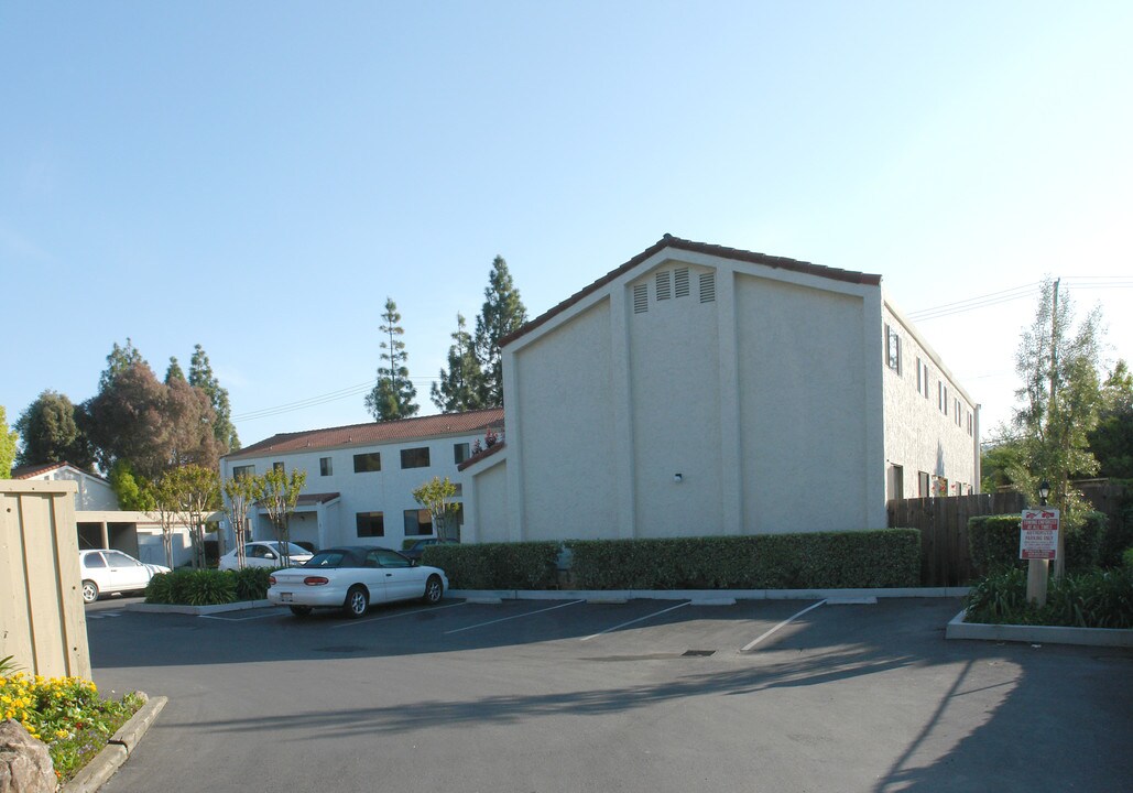 200-220 Berry Ct in Morgan Hill, CA - Building Photo