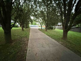 119 Johns St in La Vergne, TN - Building Photo