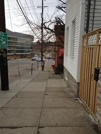 22 W University Ave in Cincinnati, OH - Foto de edificio - Building Photo