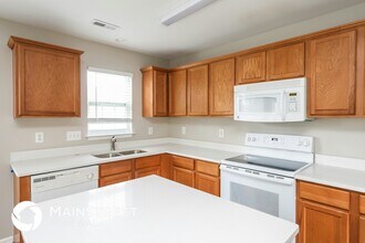 5902 Laurel Creek Ct in Greensboro, NC - Foto de edificio - Building Photo