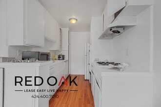 7010 Lanewood Ave in Los Angeles, CA - Building Photo - Building Photo