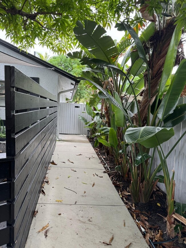 3532 N Dixie Hwy in Boca Raton, FL - Building Photo - Building Photo